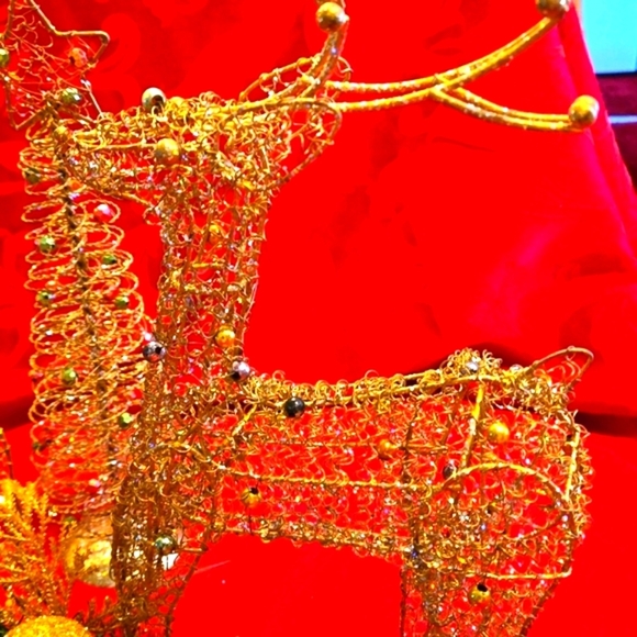♥Christmas Decor Golden Wire Reindeers & Tree with red & green sparkles + floral - Picture 3 of 5